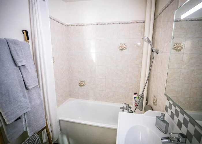 Le Septieme - Vue Cathedrale - Saint Remi Reims